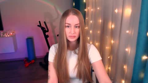 Snapshot of abigail_flex chatting on 02/14/25, 07:23 Anna online show from 02/14/25, 07:23