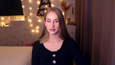 Snapshot of abigail_flex chatting on 12/15/25, 06:23 Anna online show from 12/15/25, 06:23