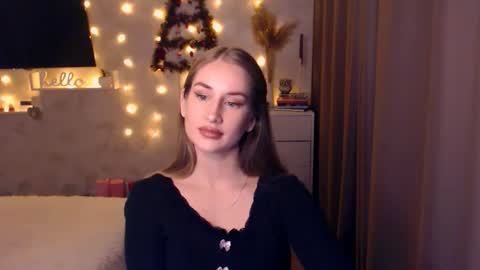 Snapshot of abigail_flex chatting on 12/18/25, 08:04 Anna online show from 12/18/25, 08:04