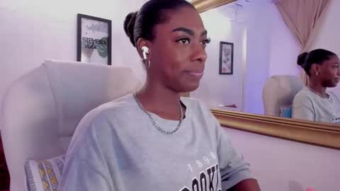 Snapshot of abigail_montoya chatting on 02/19/26, 11:17 Abigail online show from 02/19/26, 11:17