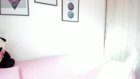 Snapshot of abigail_w chatting on 12/18/24, 01:02 abigail online show from 12/18/24, 01:02