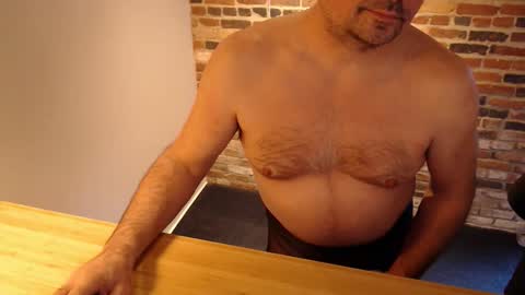 Snapshot of abitlikethat chatting on 04/17/26, 10:24 abitlikethat online show from 04/17/26, 10:24