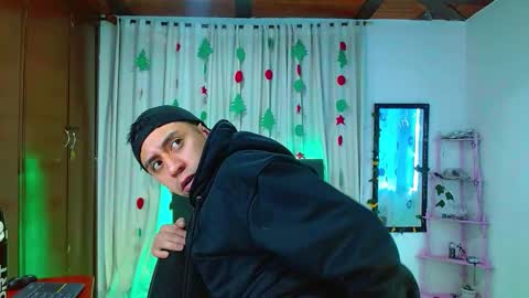 Snapshot of abnerdam chatting on 11/11/25, 02:06 abnerdam online show from 11/11/25, 02:06