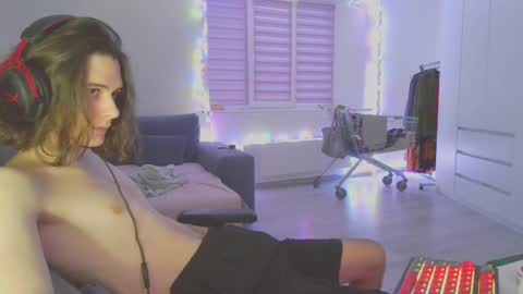 Snapshot of abobus123 chatting on 12/18/24, 11:45 hi cum in pvt noi extra tip online show from 12/18/24, 11:45