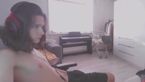 Snapshot of abobus123 chatting on 02/06/25, 11:32 hi cum in pvt noi extra tip online show from 02/06/25, 11:32