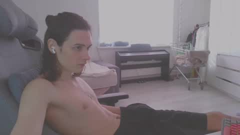 Snapshot of abobus123 chatting on 03/02/25, 09:42 hi cum in pvt noi extra tip online show from 03/02/25, 09:42