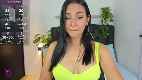Snapshot of abril_71 chatting on 03/08/25, 02:34 Abril online show from 03/08/25, 02:34