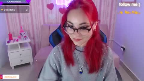 abril_ch_ online show from 03/10/25, 10:59