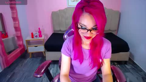 abril_ch_ online show from 09/16/25, 10:38