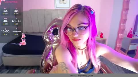 abril_ch_ online show from 10/21/25, 10:38