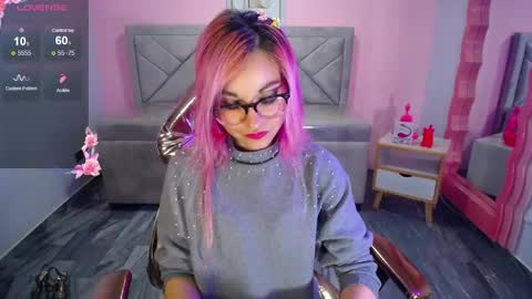 abril_ch_ online show from 11/10/25, 10:47