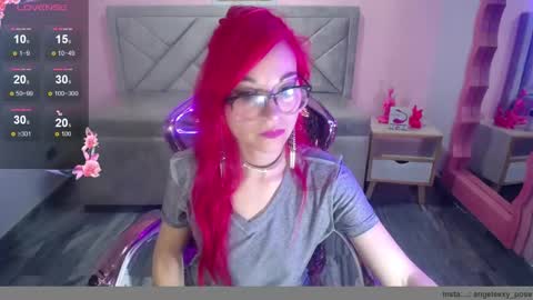 abril_ch_ online show from 11/24/25, 10:48