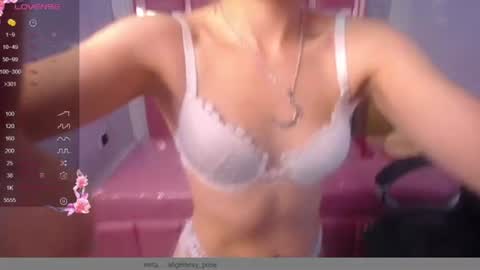 abril_ch_ online show from 06/20/26, 12:30