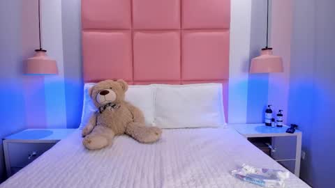 abril_cooper11 online show from 10/25/25, 08:58