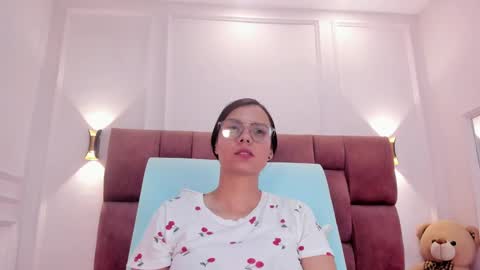 Abril jones online show from 12/30/24, 10:43