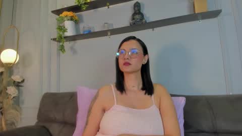 Abril jones online show from 10/31/25, 08:37