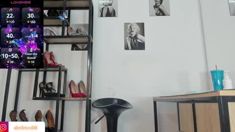 Snapshot of abril_ricci chatting on 12/29/24, 04:27 Abril  online show from 12/29/24, 04:27