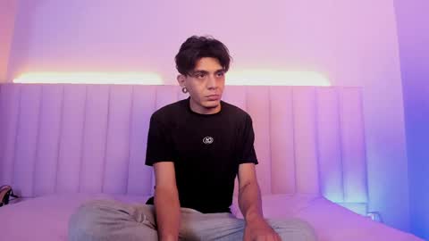 Abril and Julian online show from 05/11/26, 02:45