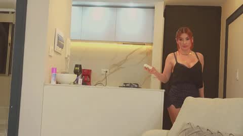 Snapshot of abrilcolls_ chatting on 11/04/25, 06:45 Abril Colls online show from 11/04/25, 06:45