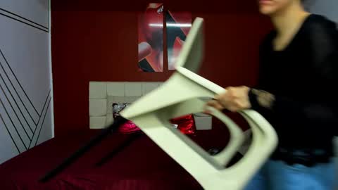 Snapshot of abrillee1 chatting on 02/02/25, 10:35 ABRIL online show from 02/02/25, 10:35