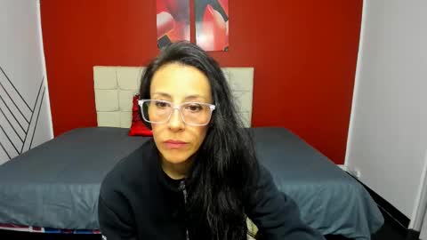 Snapshot of abrillee1 chatting on 02/10/25, 08:00 ABRIL online show from 02/10/25, 08:00