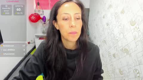 Snapshot of abrillee1 chatting on 03/11/25, 07:25 ABRIL online show from 03/11/25, 07:25