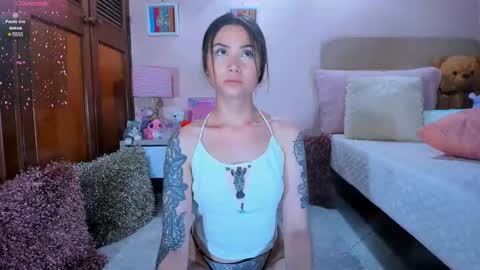 Snapshot of abrilrussell_ chatting on 02/13/25, 01:29 Abril online show from 02/13/25, 01:29