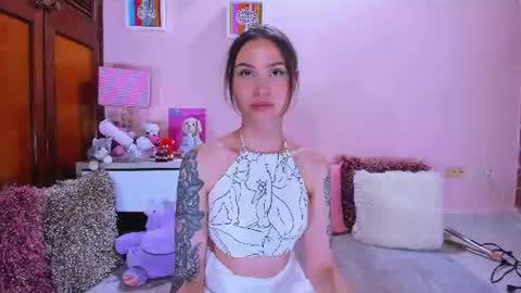 Snapshot of abrilrussell_ chatting on 07/10/26, 07:23 Abril online show from 07/10/26, 07:23