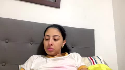 abrilsantosxo online show from 06/17/26, 02:40