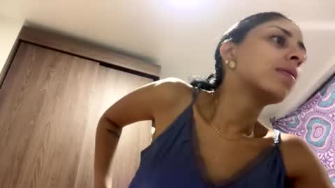abrilsantosxo online show from 06/23/26, 11:41