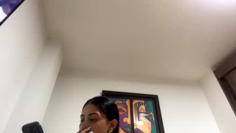 abrilsantosxo online show from 06/25/26, 07:40