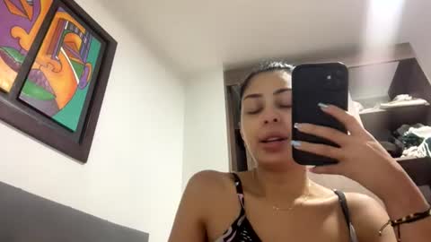 abrilsantosxo online show from 06/26/26, 12:31
