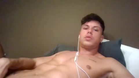 Snapshot of absolutwinner chatting on 02/05/26, 10:25 absolutwinner online show from 02/05/26, 10:25