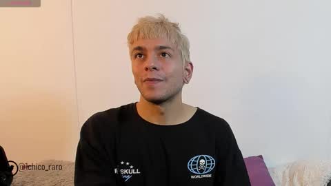 Snapshot of acid_time chatting on 11/19/25, 02:33 Jhonny online show from 11/19/25, 02:33