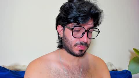 Snapshot of ackerman_eren_ chatting on 02/05/25, 01:44 R. online show from 02/05/25, 01:44