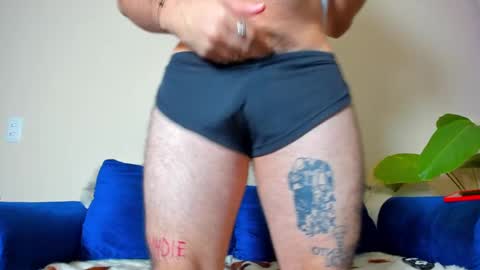 Snapshot of ackerman_eren_ chatting on 02/13/25, 12:00 R. online show from 02/13/25, 12:00