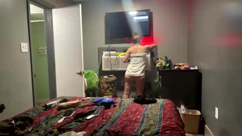 Snapshot of acouplesinners chatting on 10/28/25, 04:49 acouplesinners online show from 10/28/25, 04:49