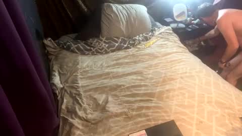 Snapshot of acouplesinners chatting on 12/18/25, 07:09 acouplesinners online show from 12/18/25, 07:09