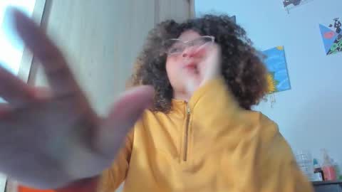 Snapshot of ada_gales_ chatting on 09/25/25, 02:59  Isa  online show from 09/25/25, 02:59