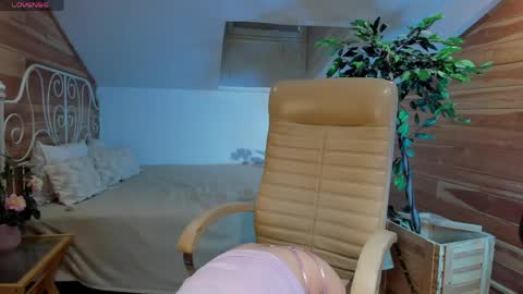 Snapshot of adalyn_glow chatting on 04/04/26, 11:18 Adalyn online show from 04/04/26, 11:18