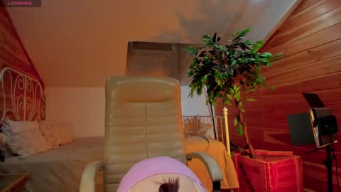Snapshot of adalyn_glow chatting on 04/11/26, 11:03 Adalyn online show from 04/11/26, 11:03