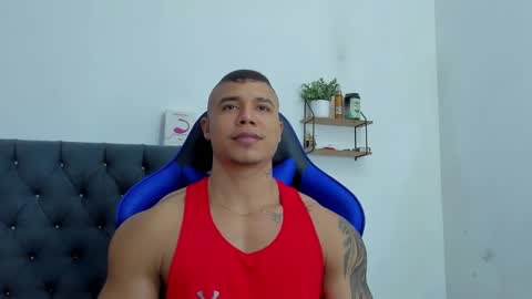 Snapshot of adam_boss chatting on 10/17/25, 08:33 adam boss online show from 10/17/25, 08:33