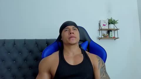 Snapshot of adam_boss chatting on 11/25/25, 09:42 adam boss online show from 11/25/25, 09:42