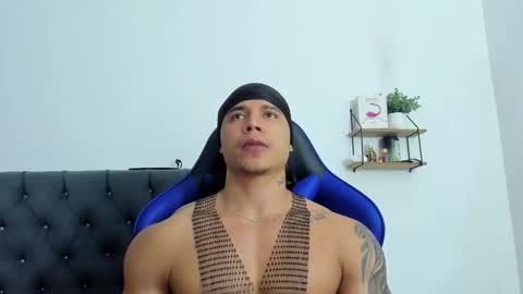 Snapshot of adam_boss chatting on 12/20/25, 08:21 adam boss online show from 12/20/25, 08:21