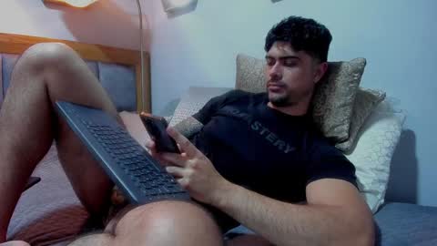 Snapshot of adam_clarke chatting on 01/13/25, 01:17 adam clarke online show from 01/13/25, 01:17