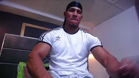 Snapshot of adam_fit19cm chatting on 05/29/26, 01:36 adam_fit19cm online show from 05/29/26, 01:36