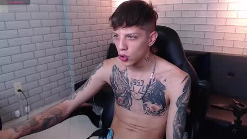 Snapshot of adam_hard_ chatting on 01/07/25, 11:14 Adam online show from 01/07/25, 11:14