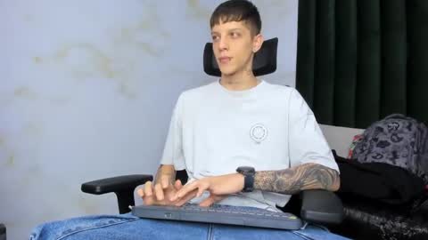 Snapshot of adam_hard_ chatting on 02/26/25, 08:22 Adam online show from 02/26/25, 08:22