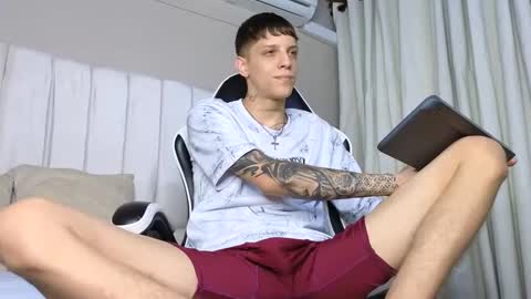 Snapshot of adam_hard_ chatting on 09/11/25, 08:42 Adam online show from 09/11/25, 08:42