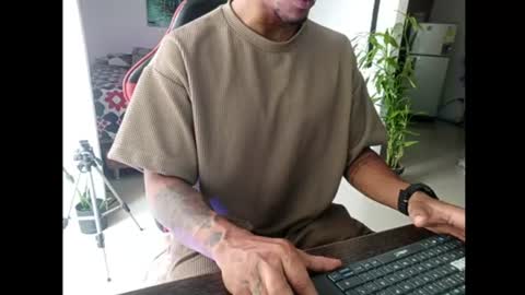 Adam Valencia online show from 06/25/26, 03:49